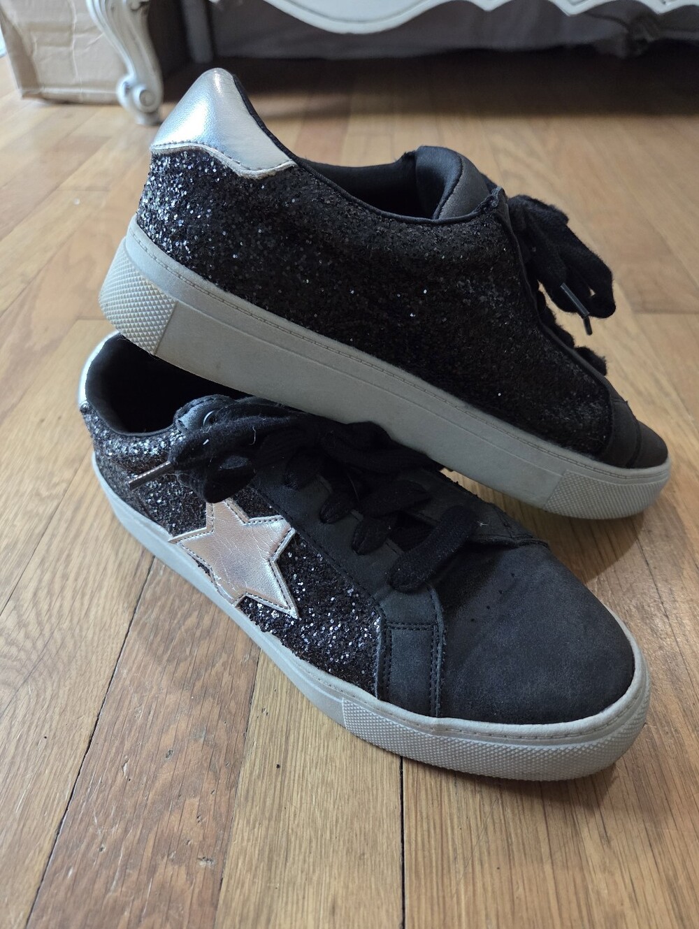 Time and Tru Black Glitter Star Sneakers | Size 7.5